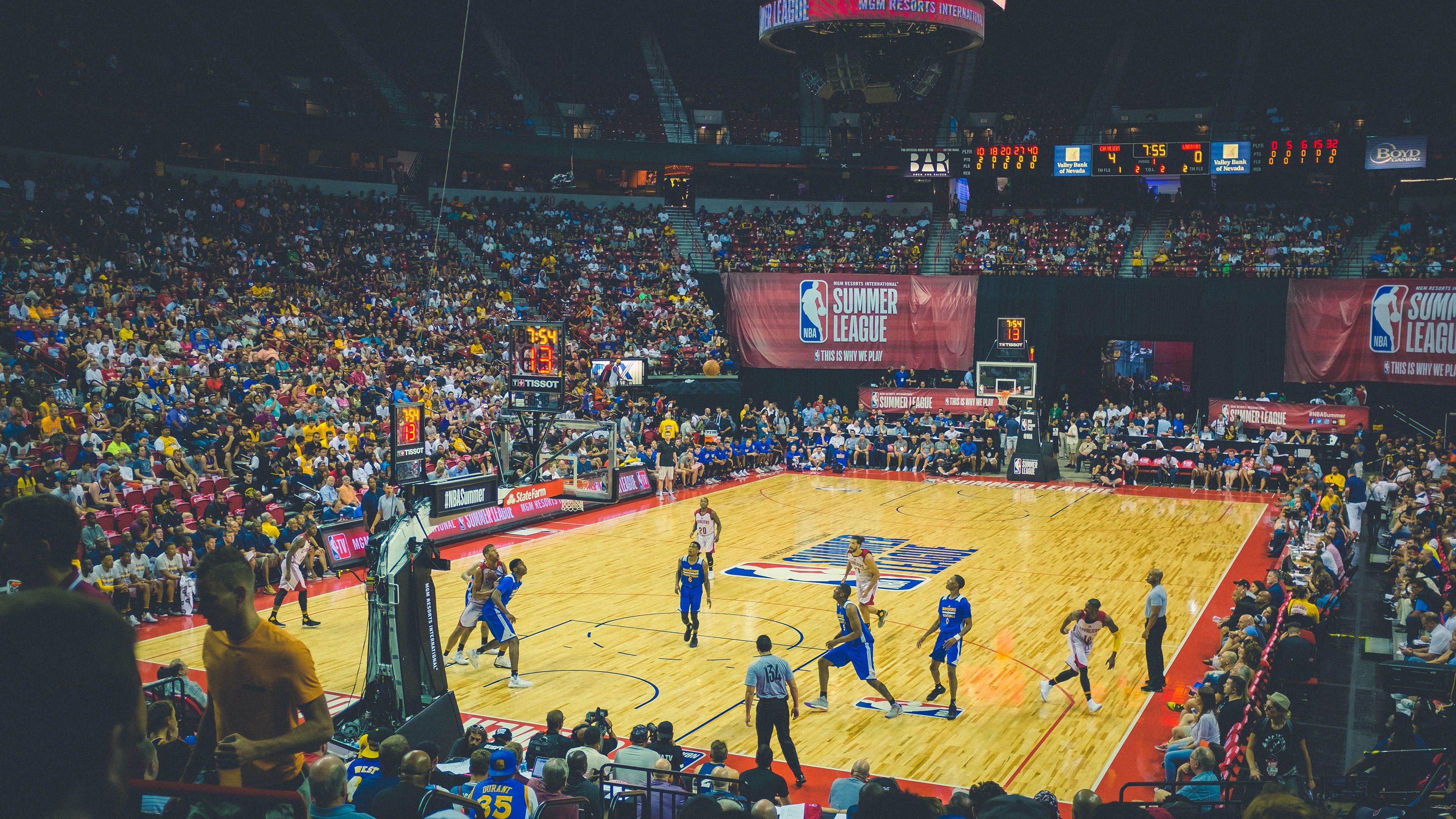 电竞世界杯落幕，中国战队斩获英雄联盟全球总冠军