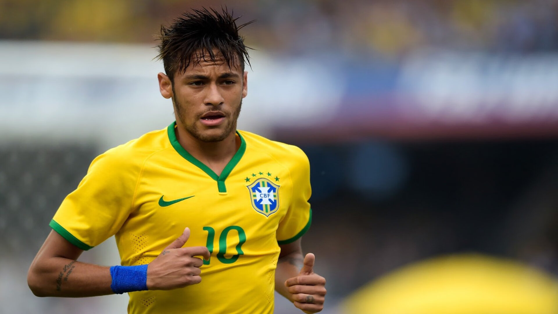 梅西第七次捧起金球奖 刷新历史纪录再创辉煌